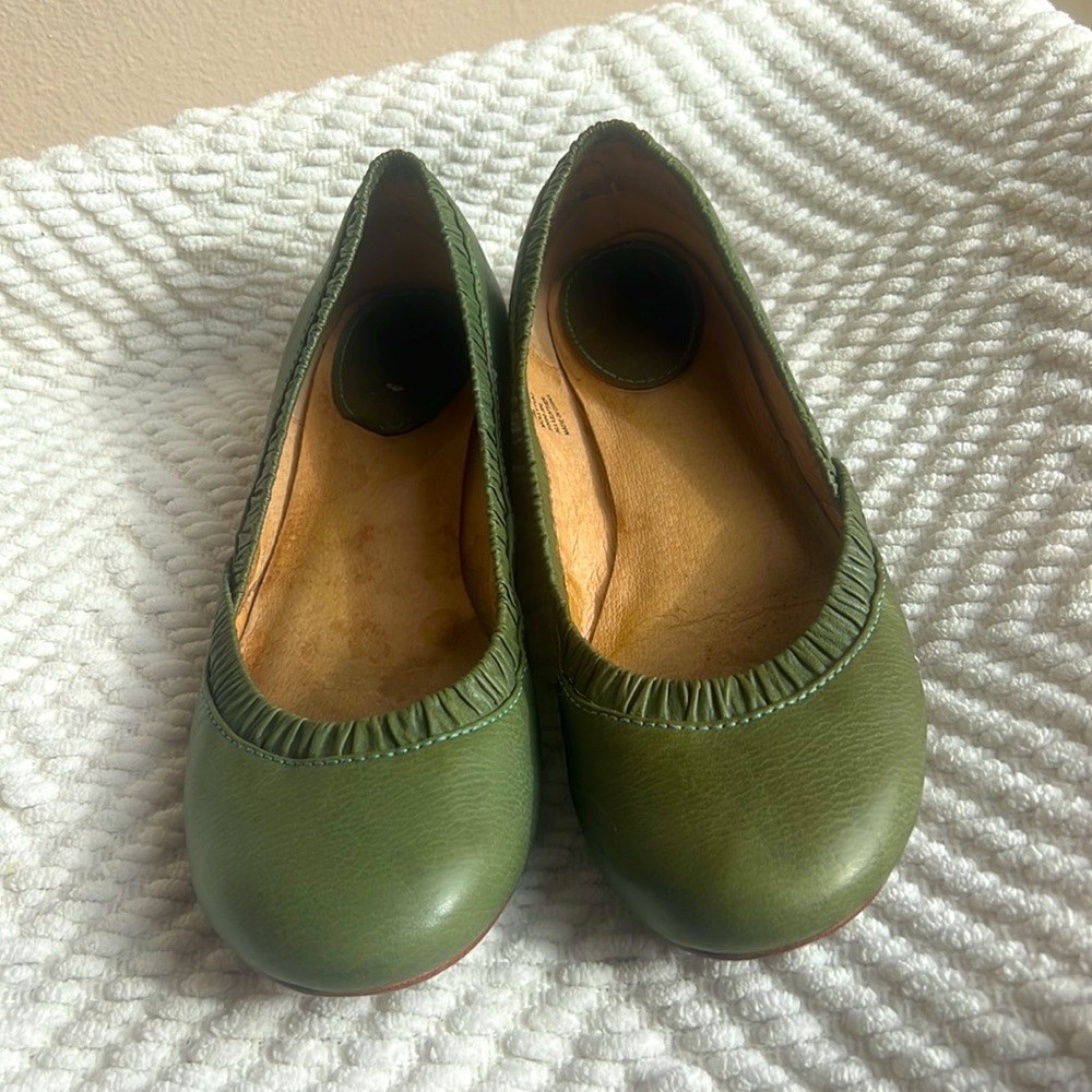 Used Frye Molly Green Flats